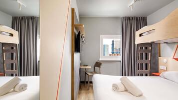 Double Room | Desk, WiFi (free), bed sheets
