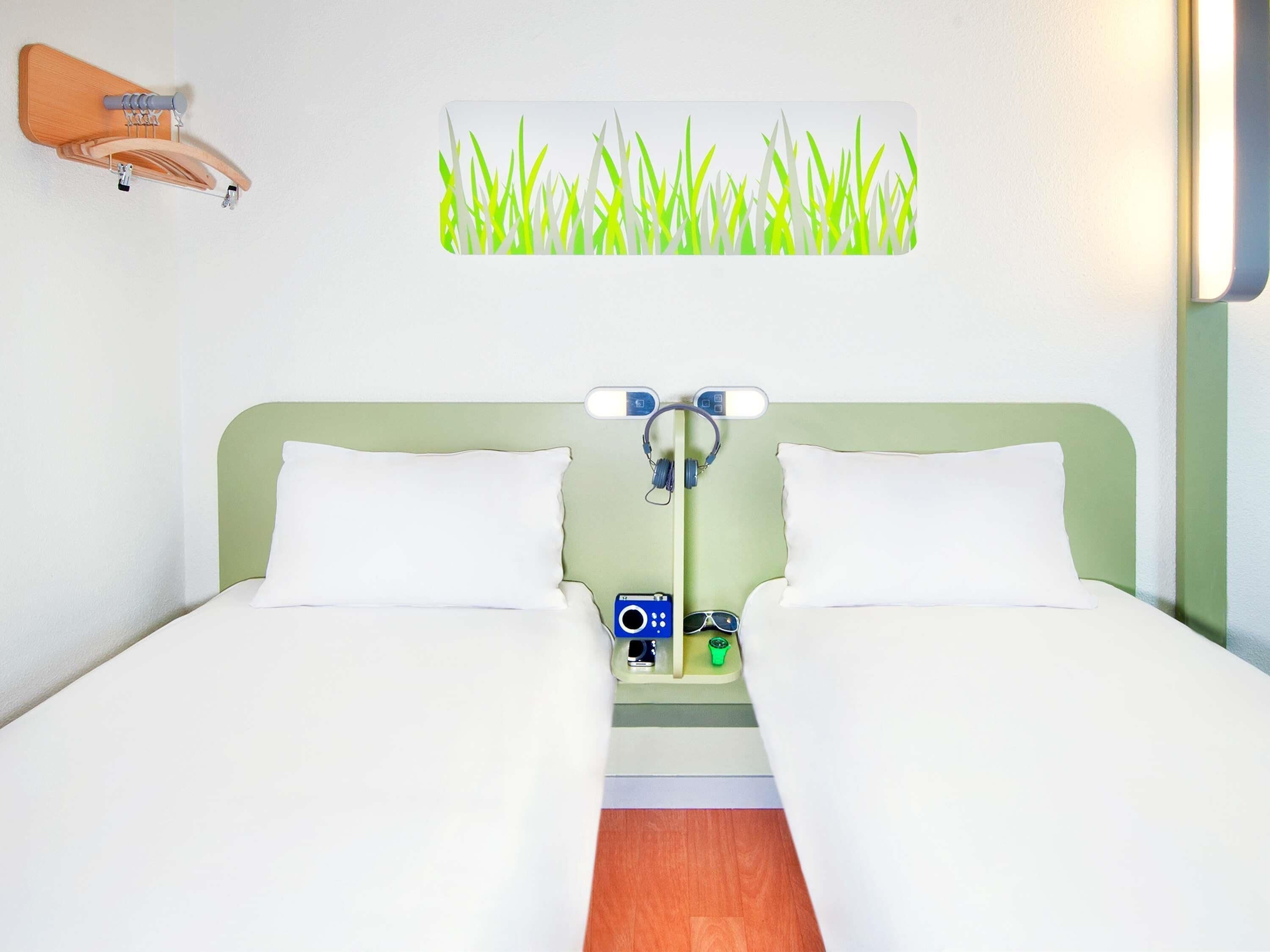 Twin Room, 2 Twin Beds | Desk, iron/ironing board (on request), WiFi (free), bed sheets