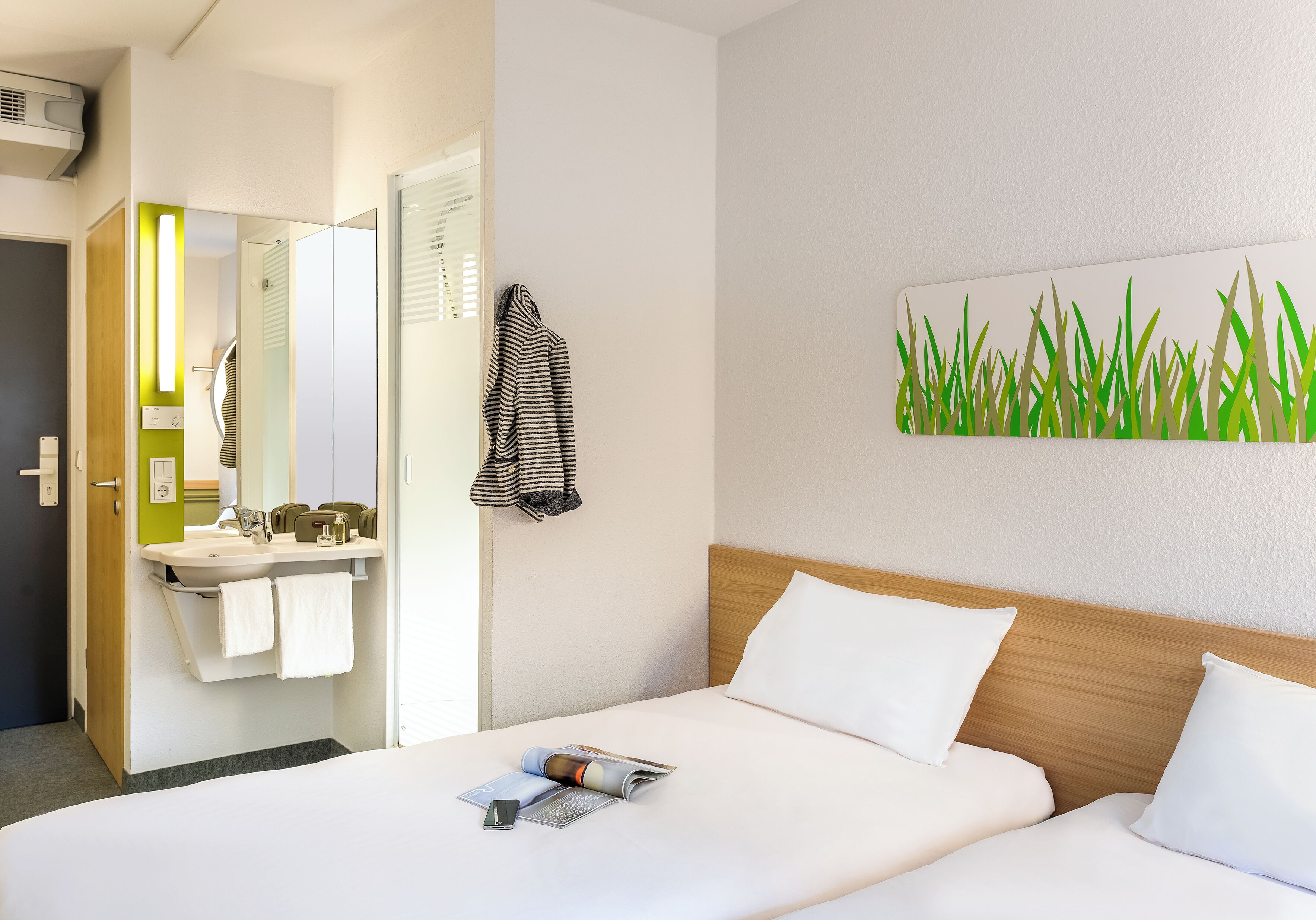 Standard Room, 2 Twin Beds | Desk, iron/ironing board, free cribs/infant beds, free WiFi