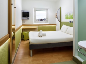 Standard Room, 2 Twin Beds | Desk, iron/ironing board, free cribs/infant beds, free WiFi