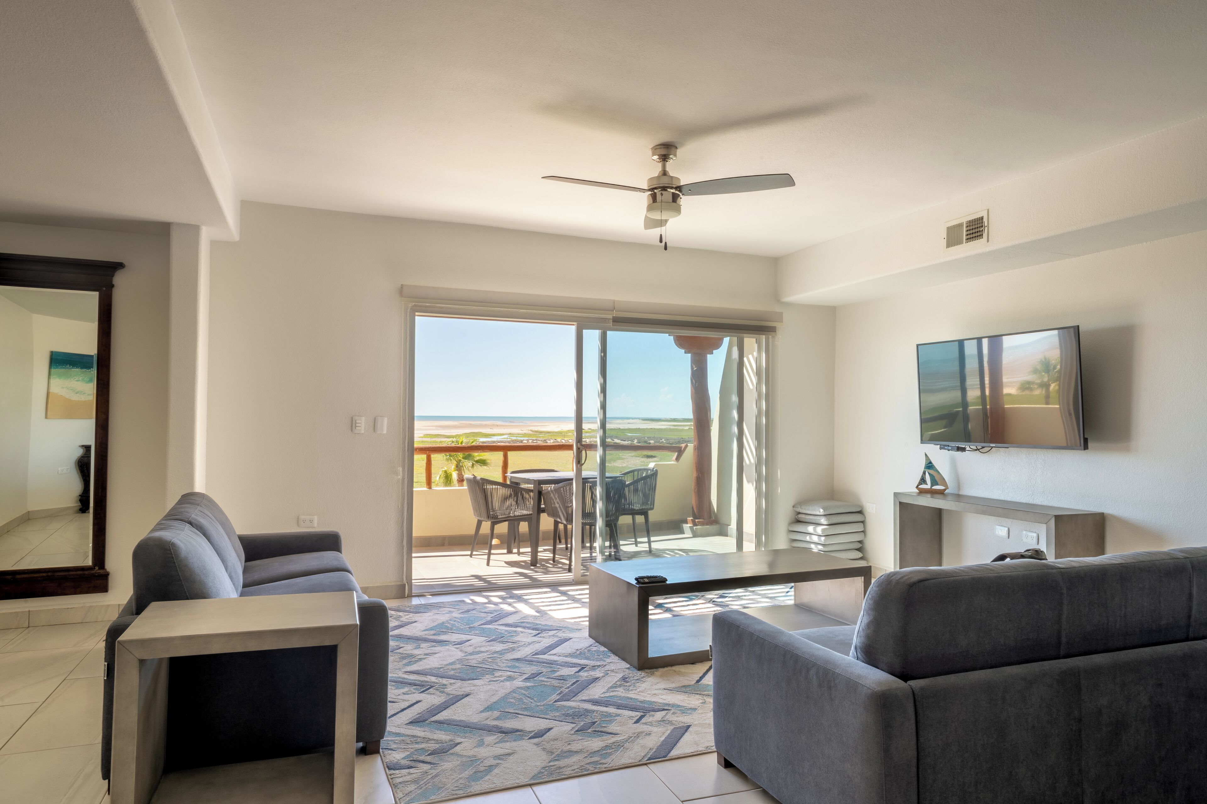 Villa familiar, 2 habitaciones, balcón, vista al océano | Vista a la playa o el mar