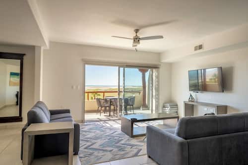 Villa familiar, 2 habitaciones, balcón, vista al océano | Vista a la playa o el mar