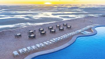 Yksityinen ranta, valkoista hiekkaa, ilmaisia rantacabañoita