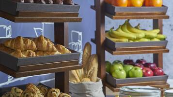 Desayuno continental diario (GBP 8.50 por persona)