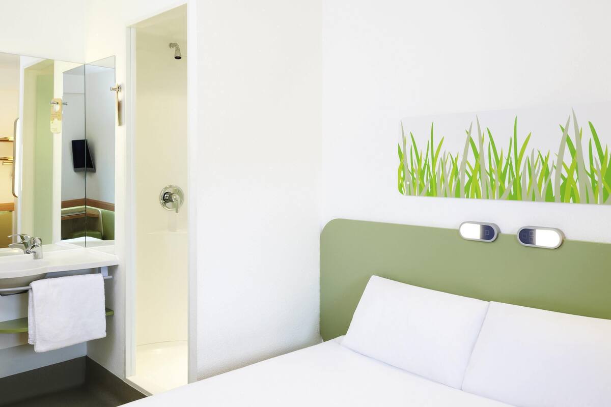In-room safe, desk, WiFi (free), bed sheets