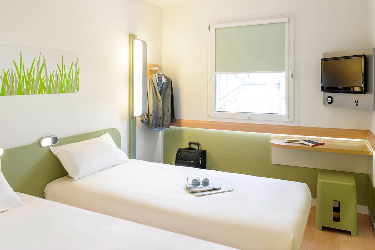 Coffres-forts dans les chambres, bureau, Wi-Fi gratuit, draps fournis