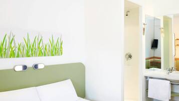 Coffres-forts dans les chambres, bureau, Wi-Fi gratuit, draps fournis