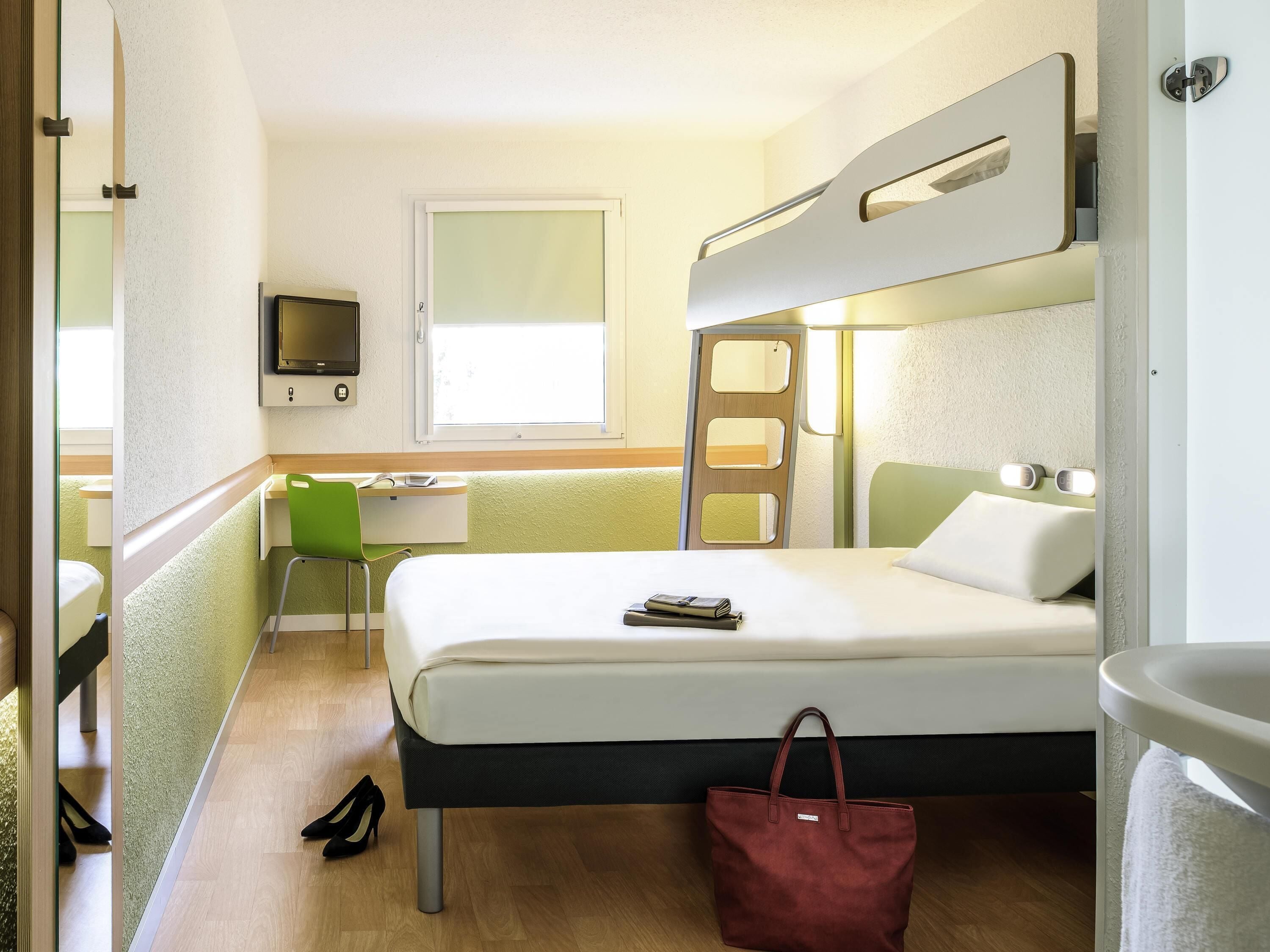 In-room safe, desk, free WiFi, bed sheets