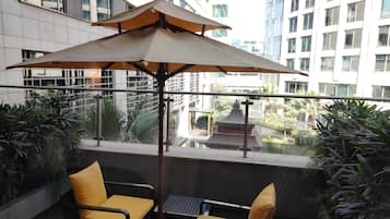 Club Room, 1 King Bed, Non Smoking (Terrace) | View from room