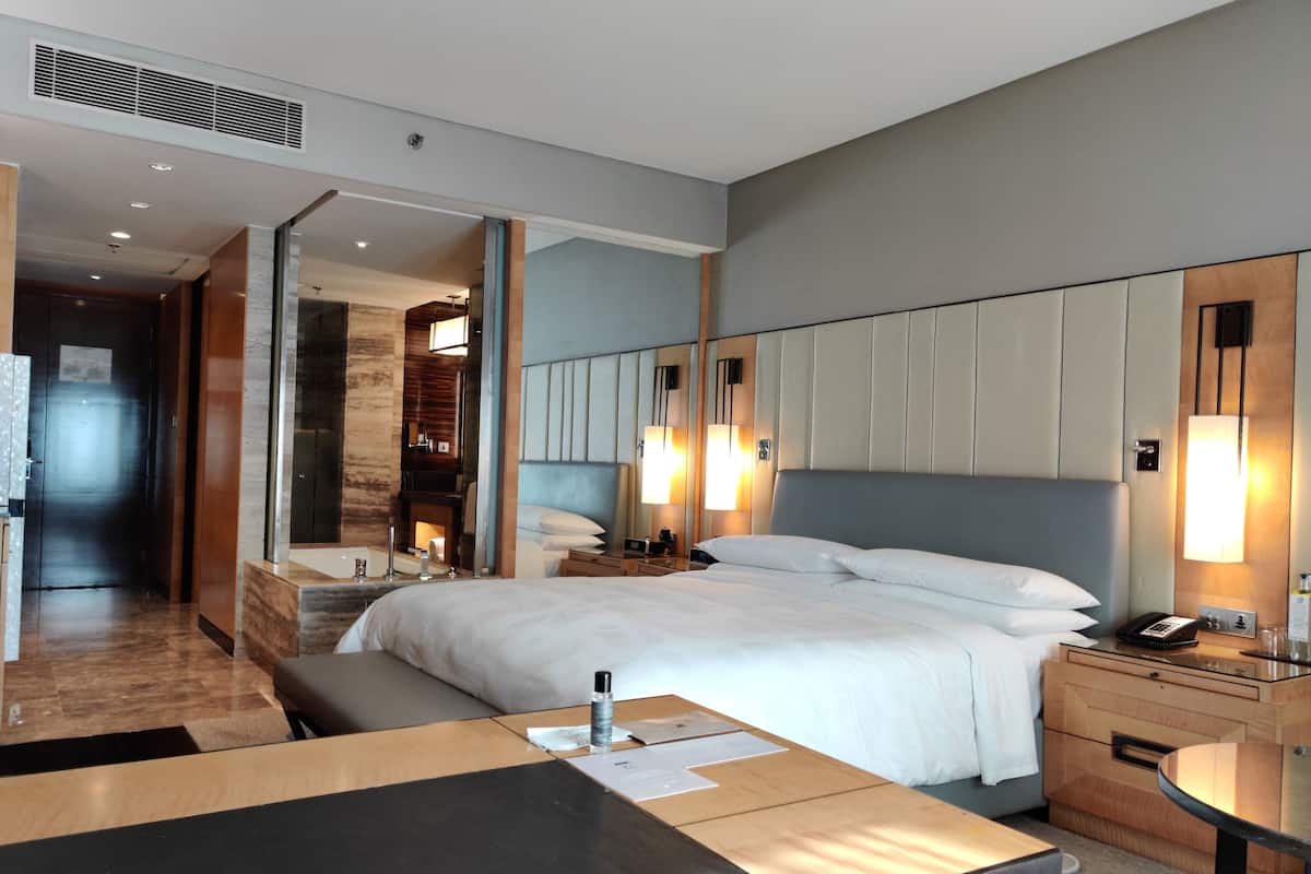 1 bedroom, egyptian cotton sheets, premium bedding, down duvets