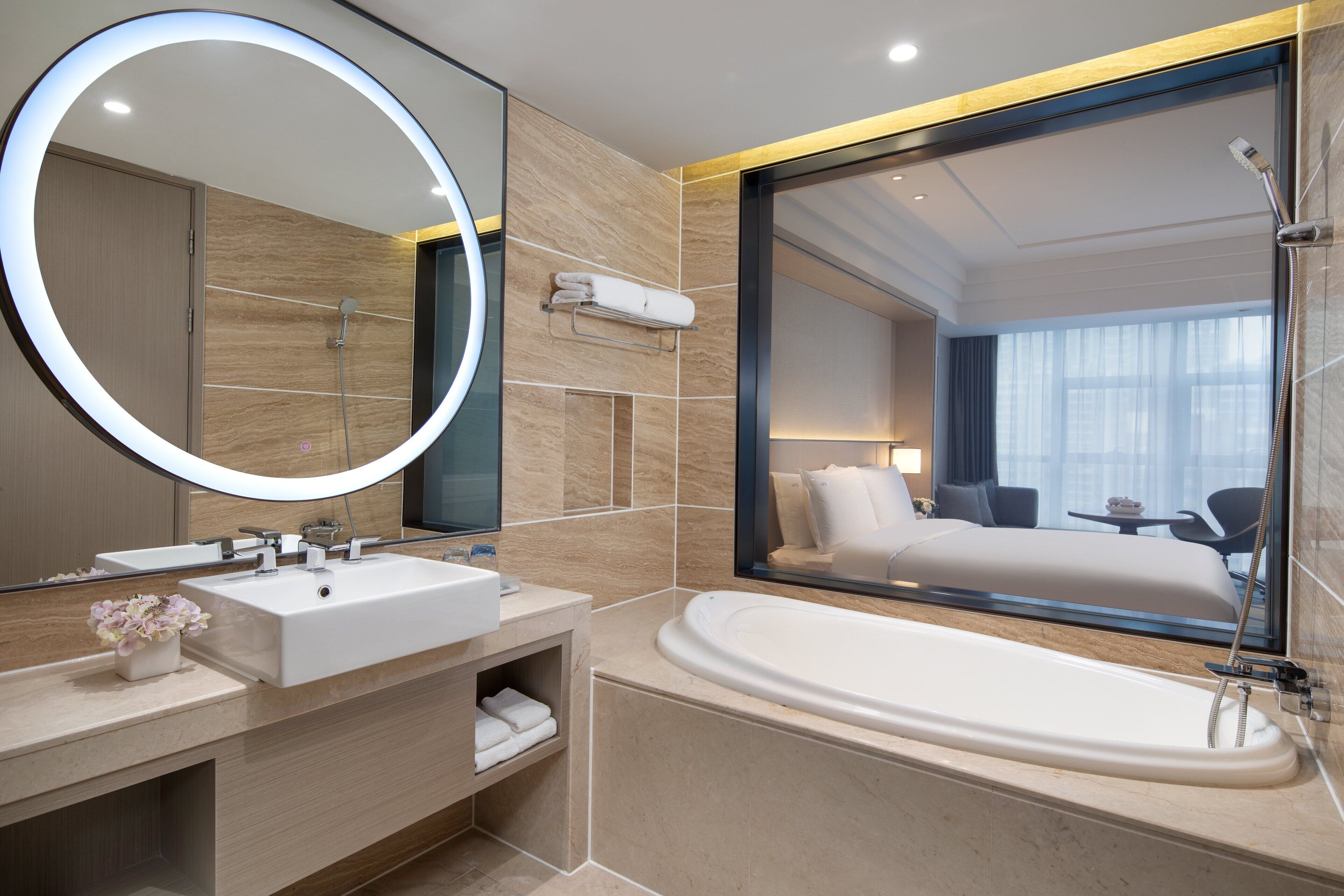 Standard Room, 1 King Bed | Bathroom | Hair dryer, bathrobes, slippers, towels