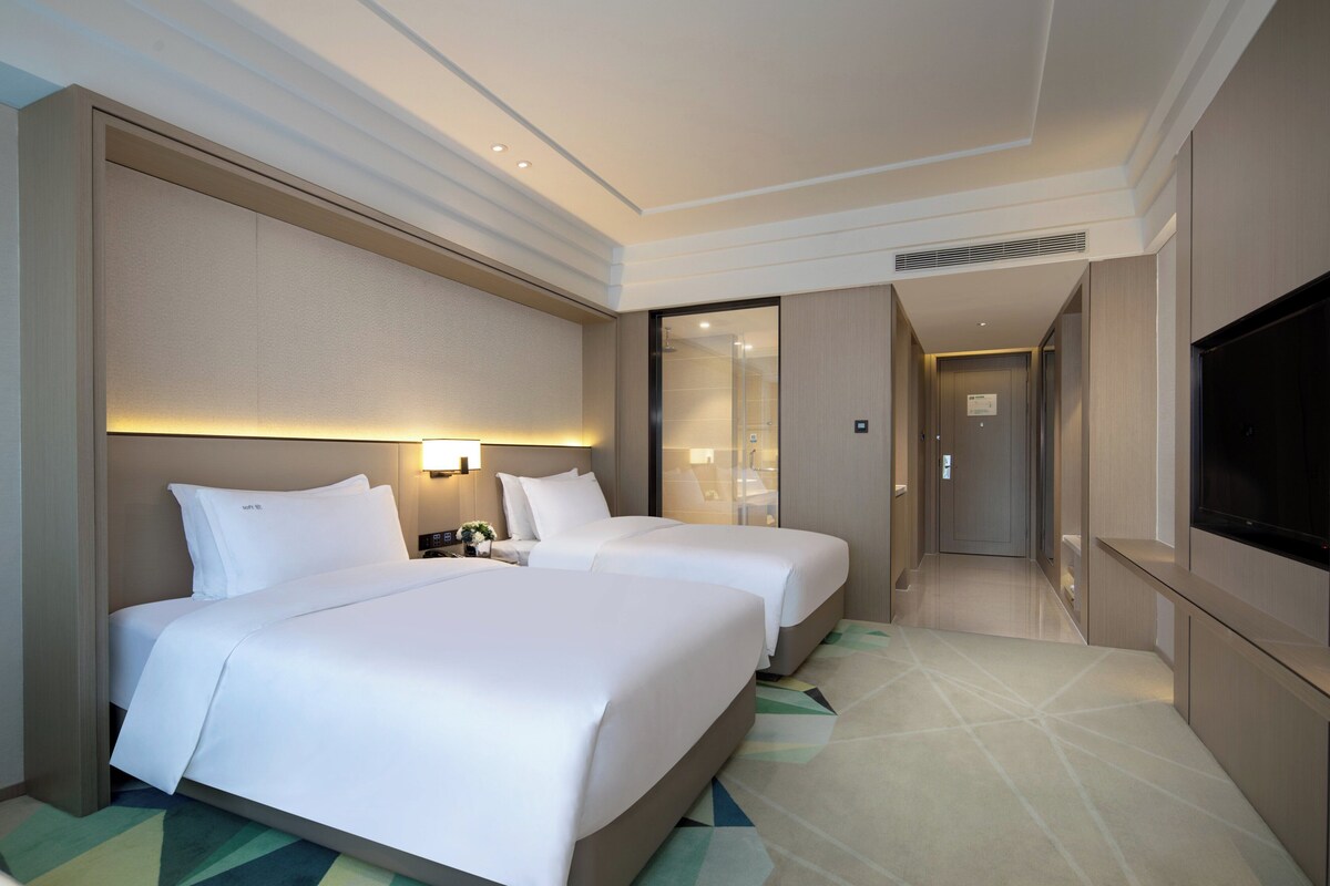 Standard Room, 2 Twin Beds | Minibar, in-room safe, soundproofing, alarm clocks
