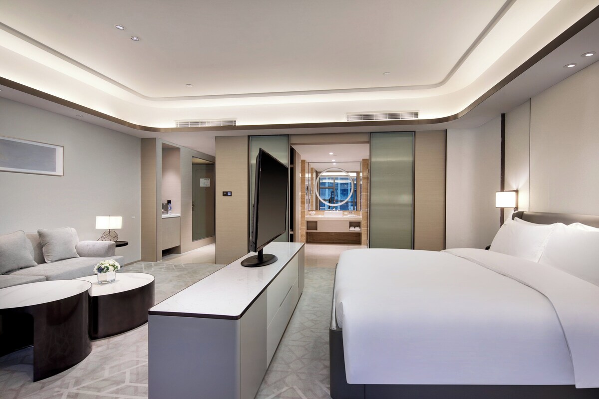 Minibar, in-room safe, soundproofing, alarm clocks