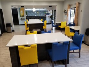 Tägliches inbegriffenes kontinentales Frühstück