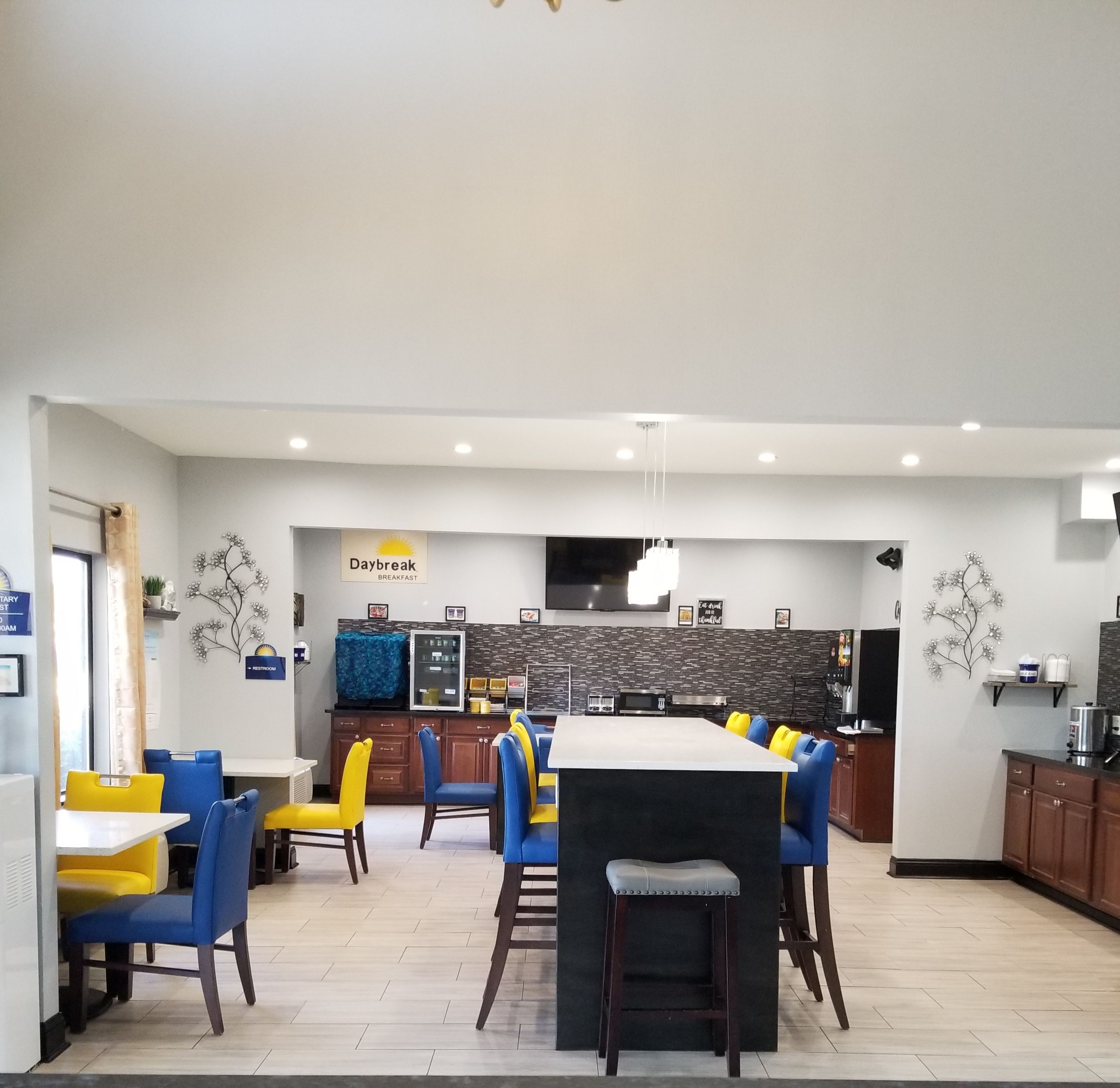 Free daily continental breakfast 