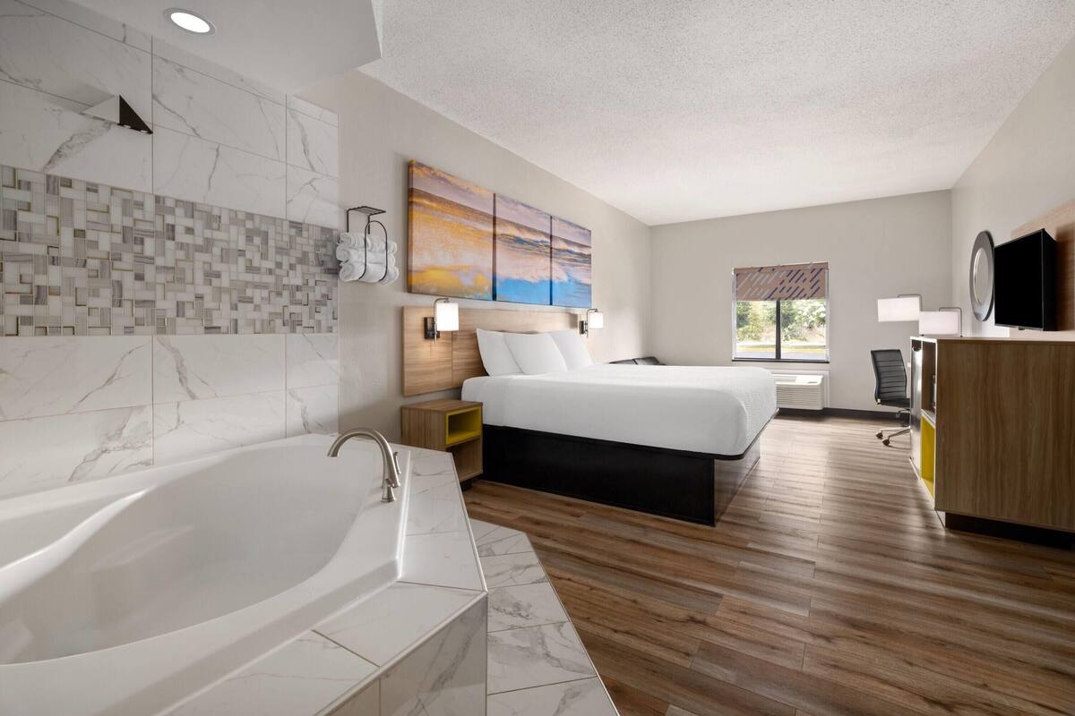 Suite estudio, 1 cama de matrimonio grande, no fumadores | Bañera de hidromasaje
