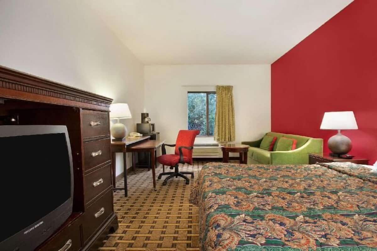 Egyptian cotton sheets, premium bedding, pillowtop beds, in-room safe