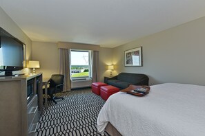 Värdeförvaringsskåp på rummet och strykjärn/strykbräda