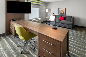 Pengeskab på værelset, strygejern/strygebræt, gratis baby-/barnesenge