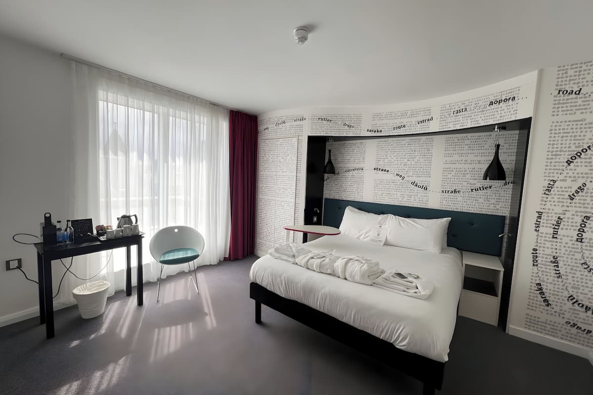 premium room, 1 double bed | desk, free wifi, bed sheets