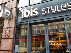 A hotel named 'ibis styles' with a modern facade and large windows. - ibis Styles Liverpool Centre Dale Street (Liverpool)
