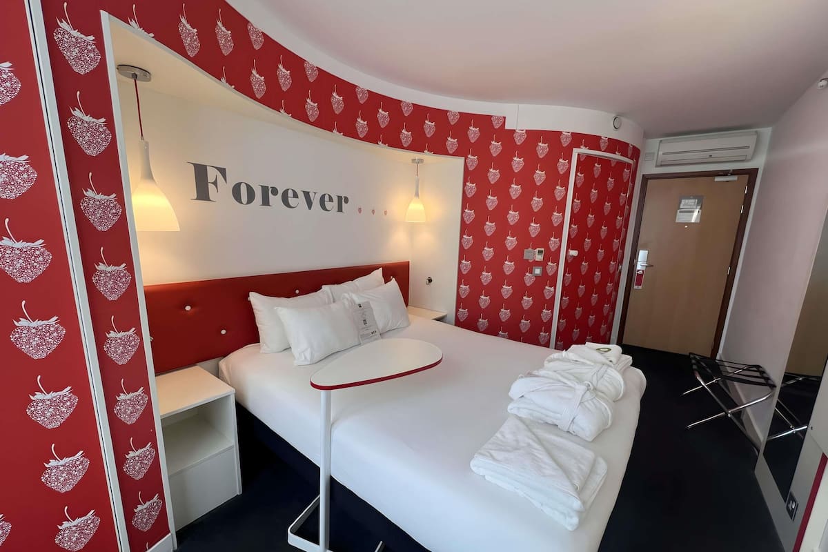 Desk, free WiFi, bed sheets