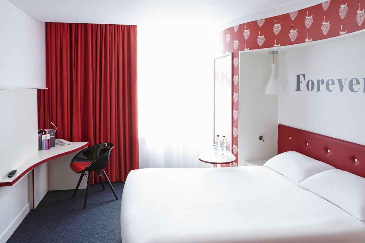 Room, 1 Double Bed | Desk, free WiFi, bed sheets