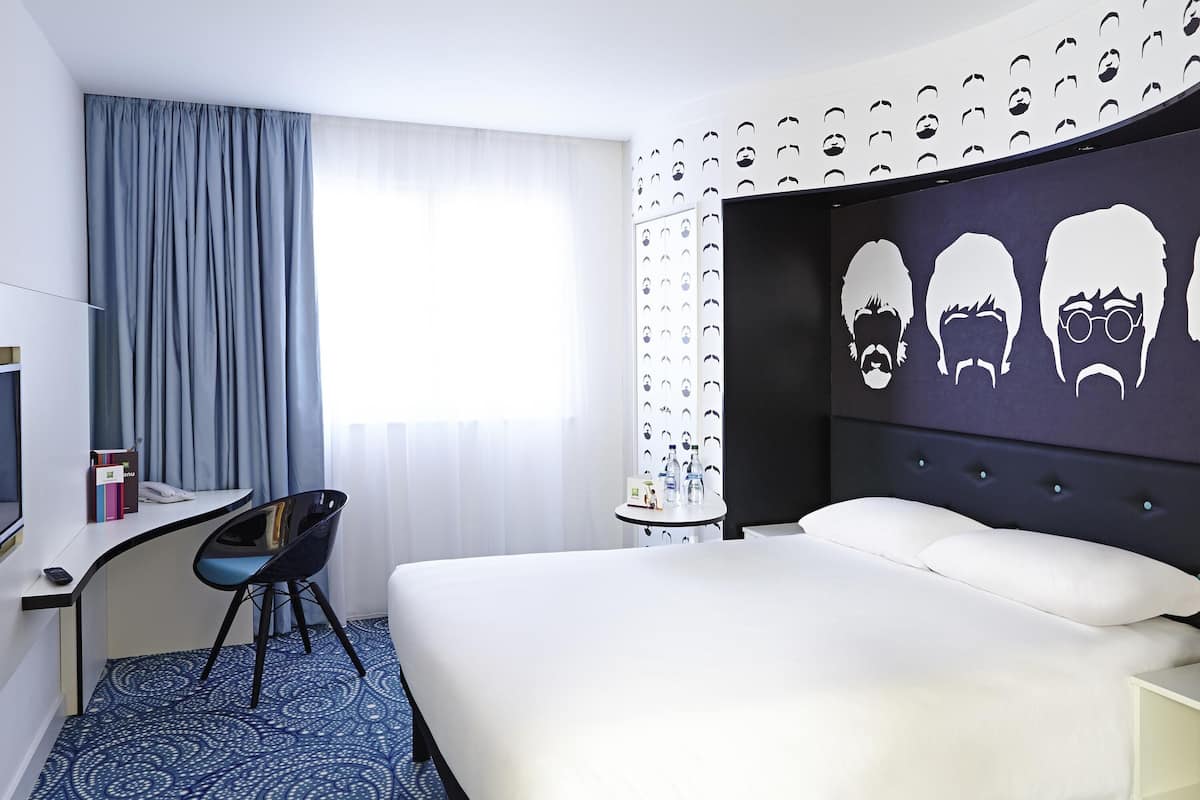 Desk, free WiFi, bed sheets