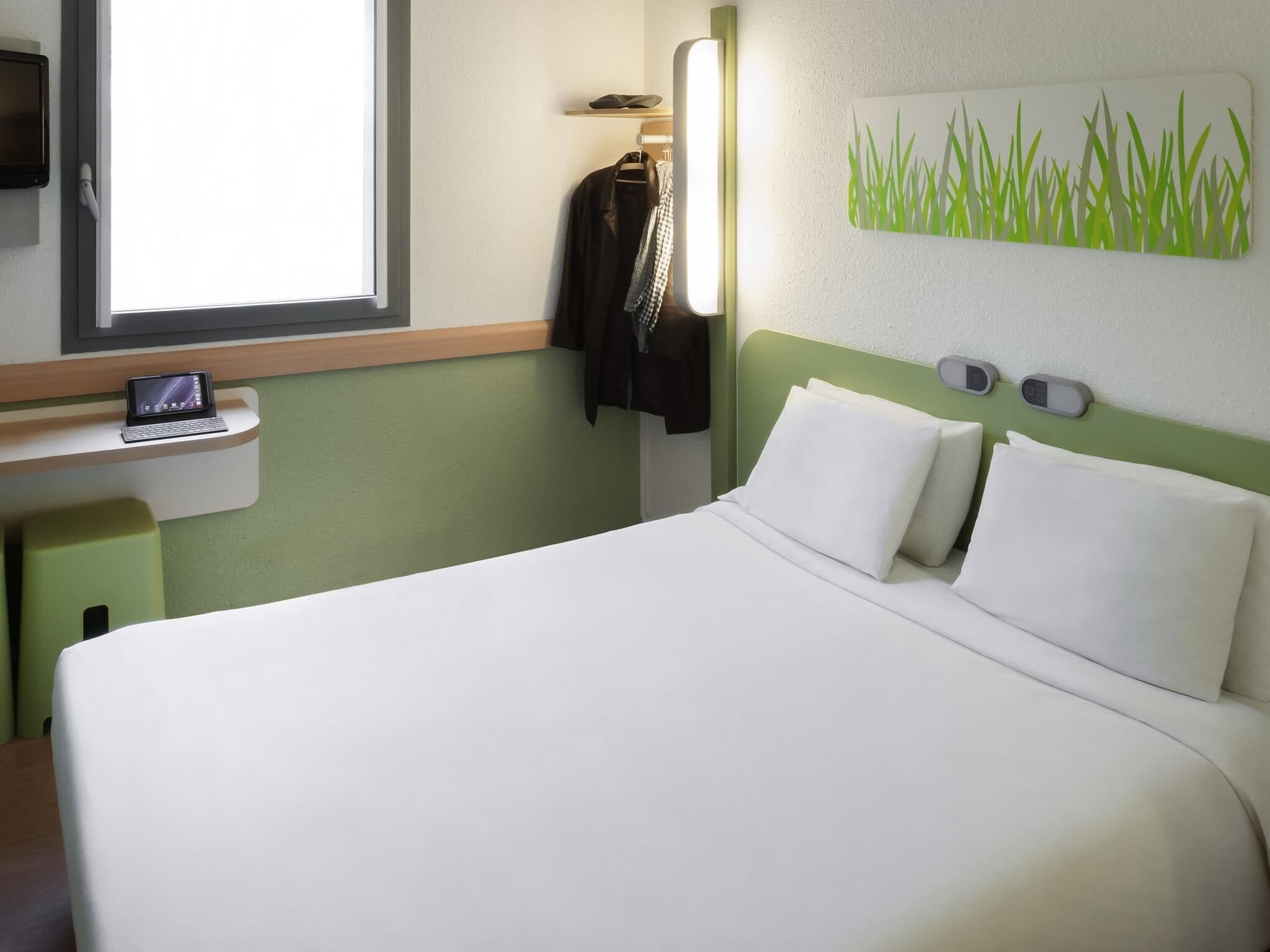 Double Room | Hypo-allergenic bedding, desk, laptop workspace, soundproofing