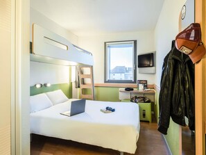 Quarto casal | Roupas de cama antialérgicas, escrivaninha