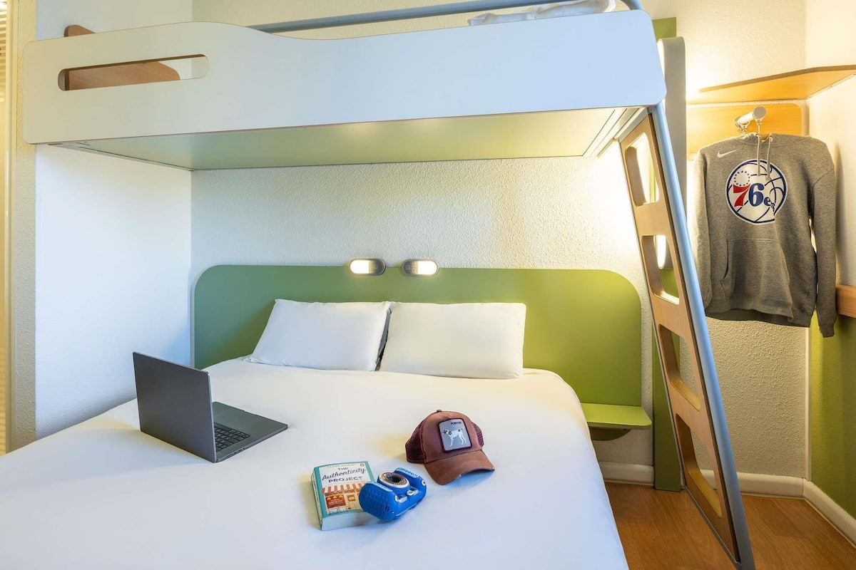 Double Room | Hypo-allergenic bedding, desk, laptop workspace, soundproofing