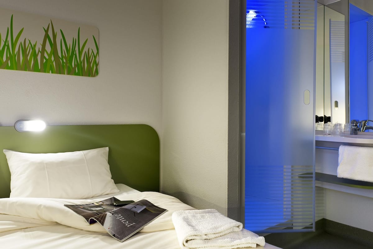 Doppelzimmer, 1 Doppelbett | Allergikerbettwaren, Schreibtisch, laptopgeeigneter Arbeitsplatz