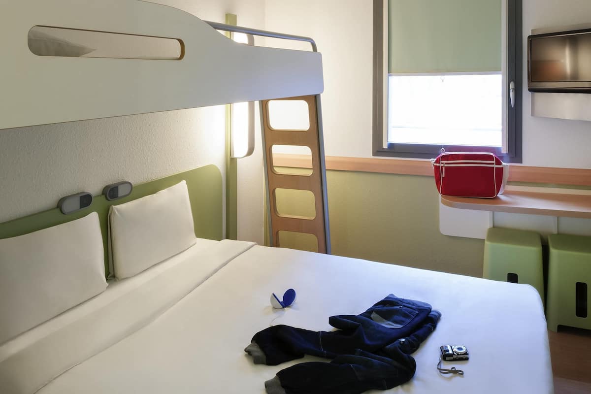 Doppelzimmer | Allergikerbettwaren, Schreibtisch, laptopgeeigneter Arbeitsplatz