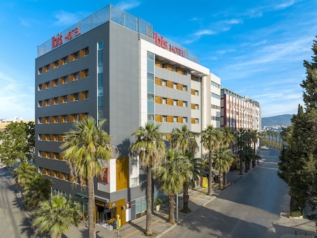Esterni. ibis Izmir Alsancak