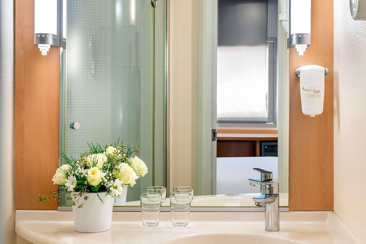 In-room safe, desk, blackout drapes, soundproofing