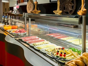 Frukostbuffé varje dag mot avgift