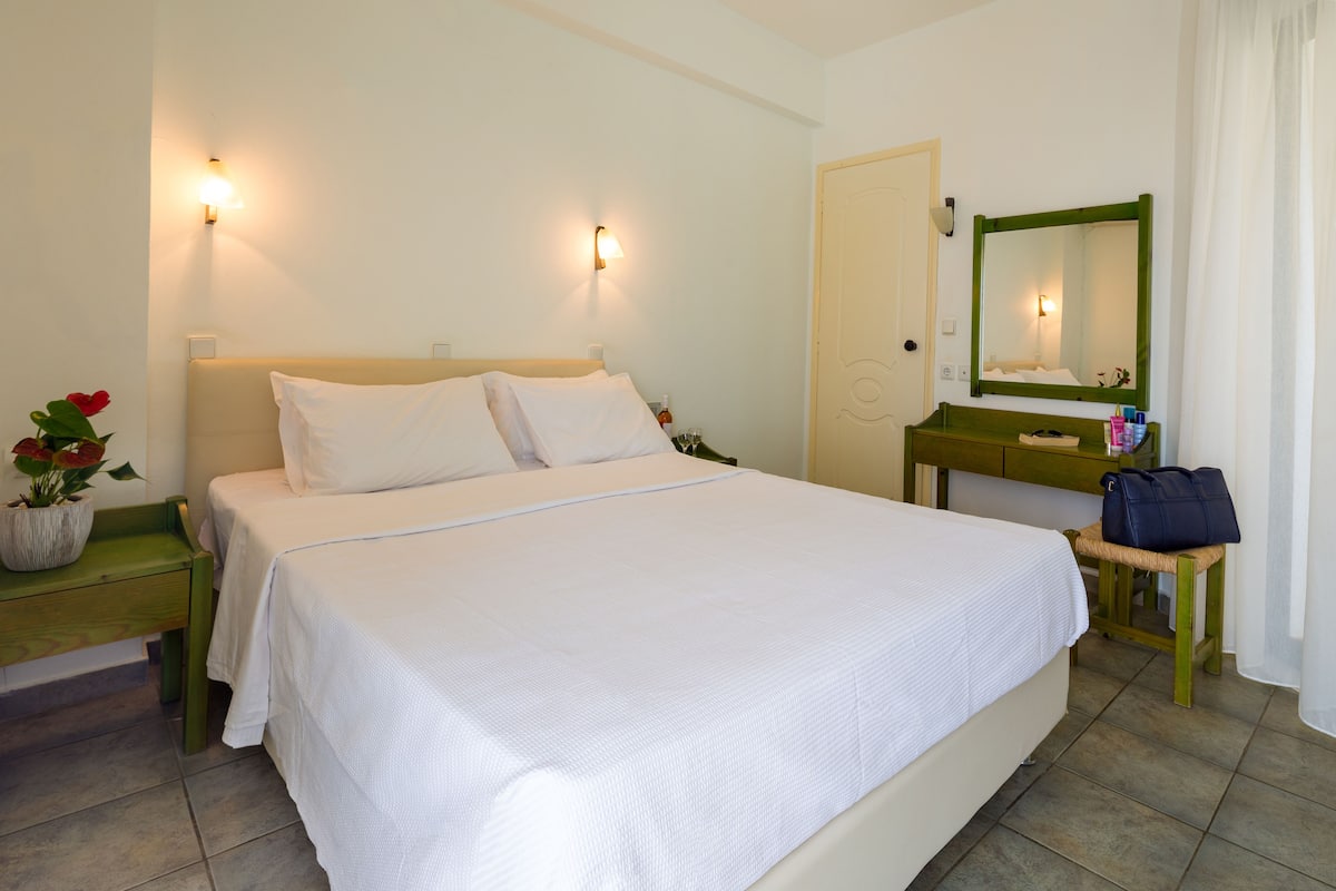 Apartment | In-room safe, blackout drapes, iron/ironing board, free WiFi