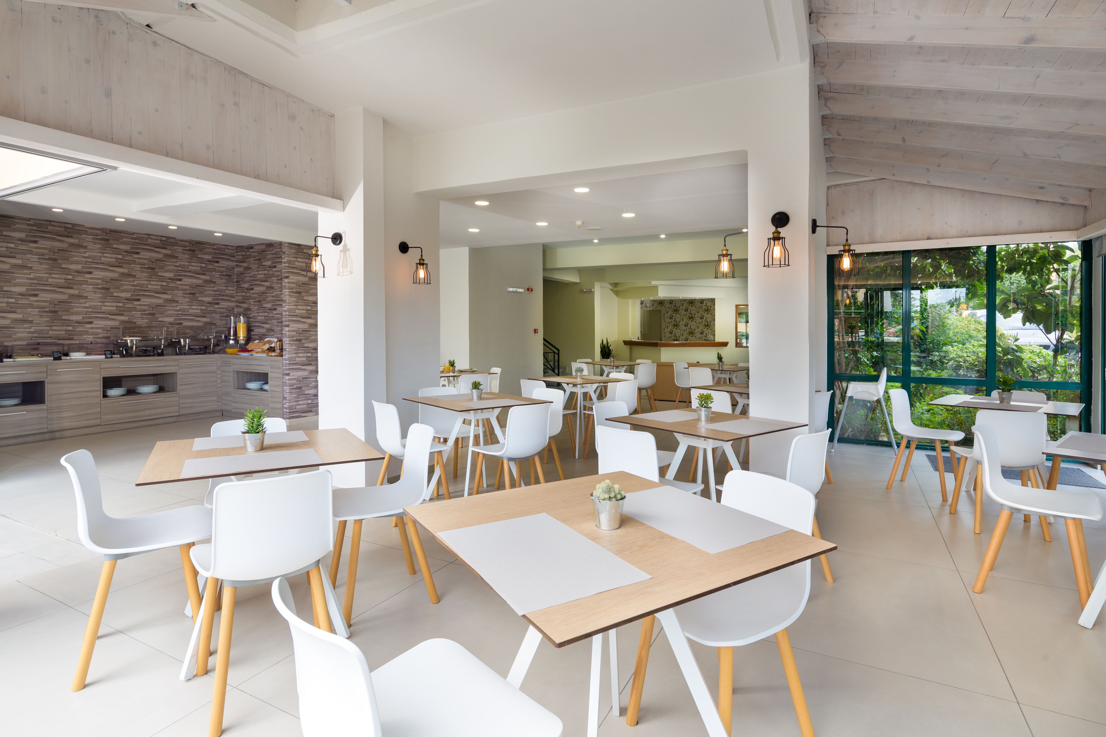 Tägliches Frühstücksbuffet gegen Gebühr