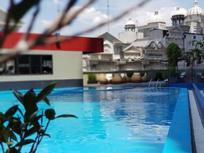 Piscine intérieure, piscine extérieure