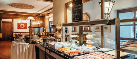 Free daily buffet breakfast