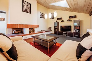 Suite, 1 Bedroom | Hypo-allergenic bedding, minibar, in-room safe, desk - Hotel Centurio (Neustadt an der Donau)