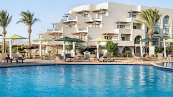 3 outdoor pools