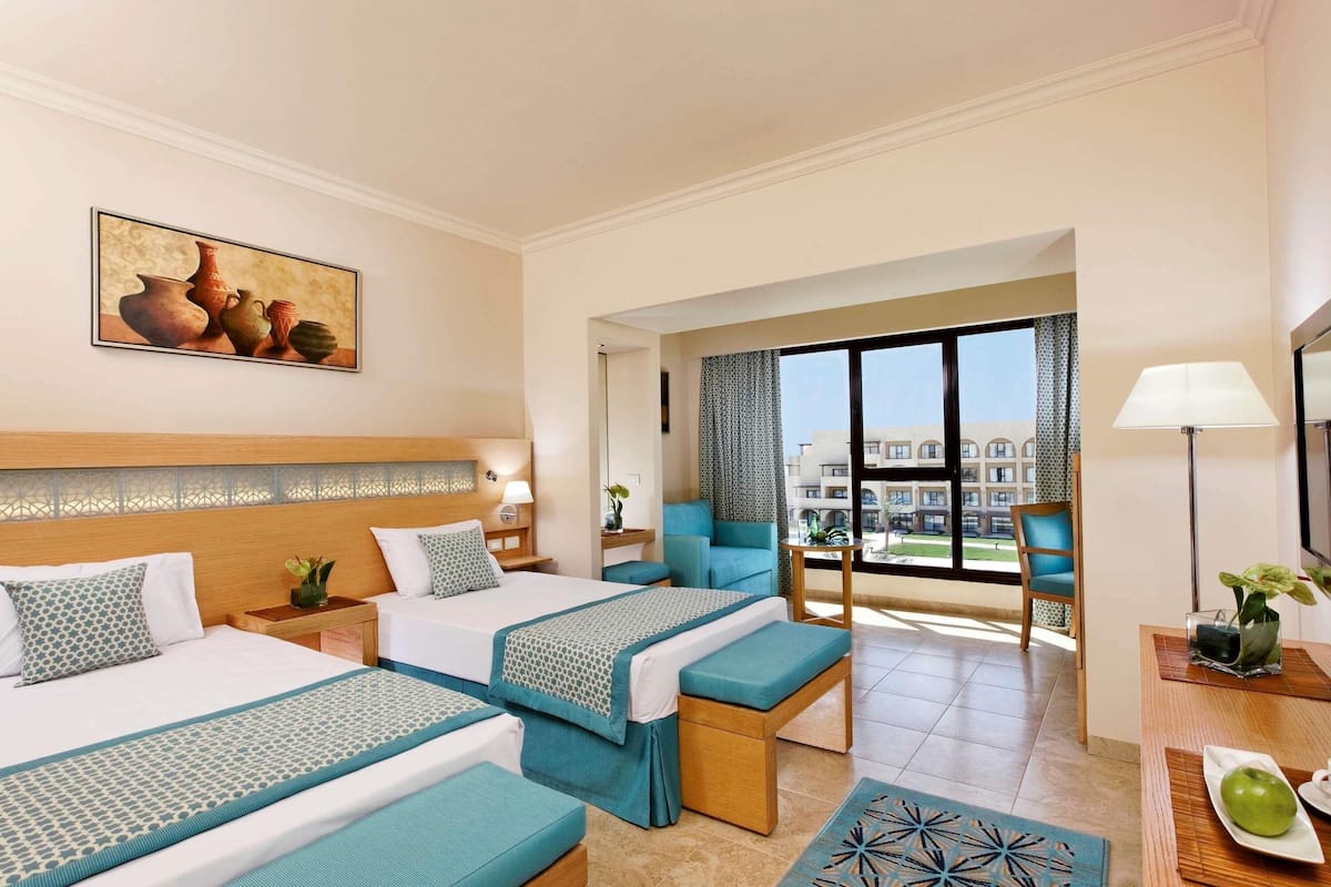 迷你吧、客房內保險箱、書桌、隔音