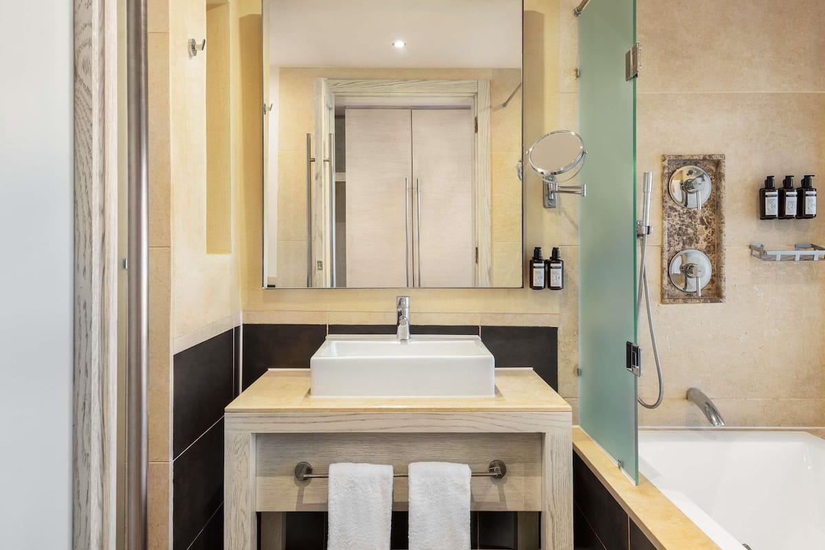 Minibar, in-room safe, desk, soundproofing