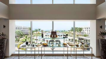 2 bares o lounges, bar junto a la alberca, bar en la playa