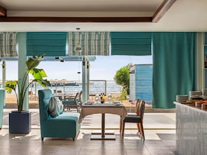 6 restaurants, breakfast, lunch, dinner served; Chinese cuisine