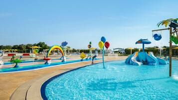 3 piscines extérieures