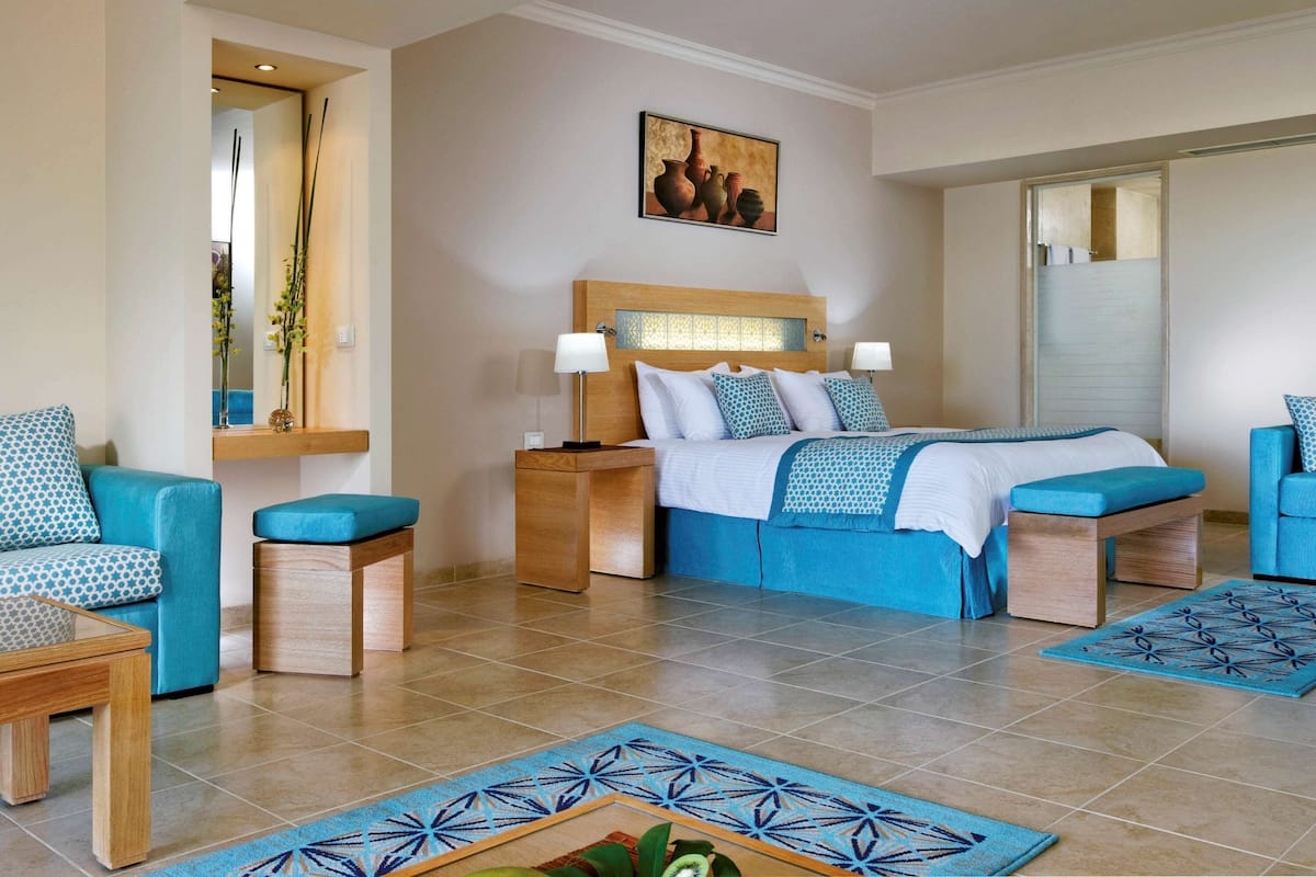 Minibar, in-room safe, desk, soundproofing