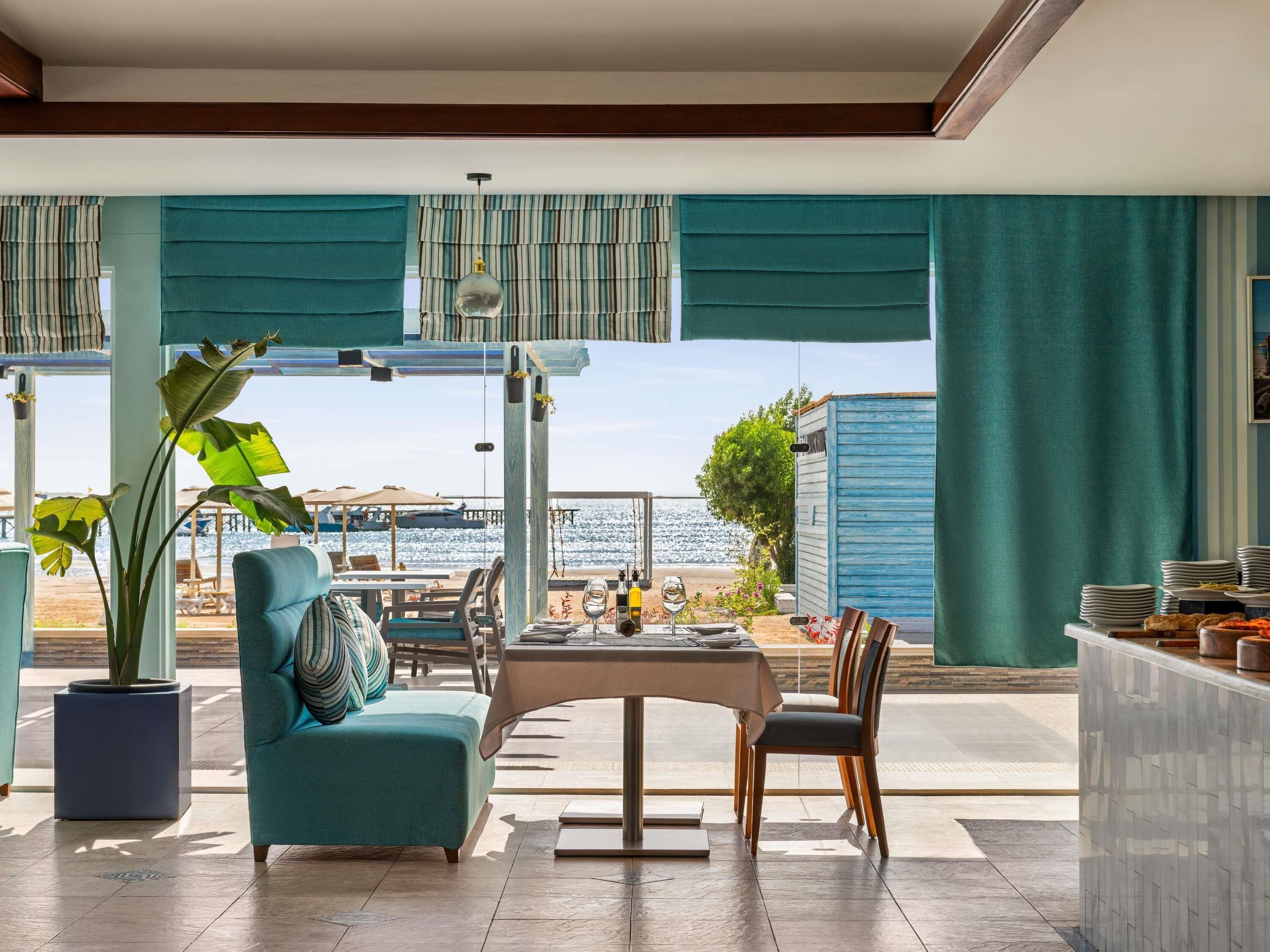 6 restaurants, breakfast, lunch, dinner served; Chinese cuisine