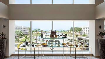 2 barer/lounger, bassengbar og strandbar